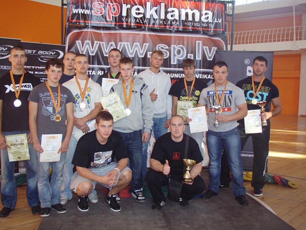 Trīscīņa: veiksmīgi starti sacensībās Ādažos