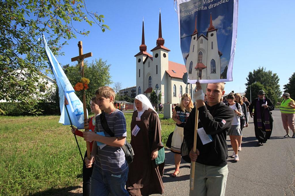 Dodas svētceļojumā uz Aglonu