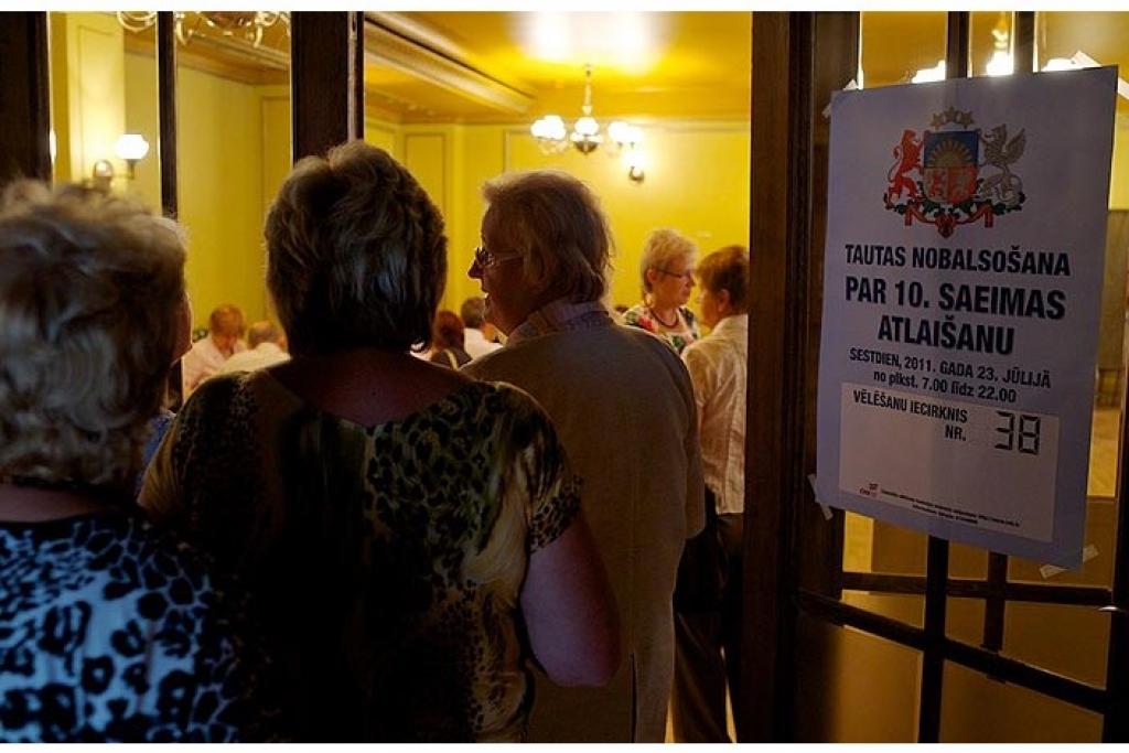 Vēlētāju aktivitāte rīta stundās - viena no augstākajām līdzšinējos referendumos