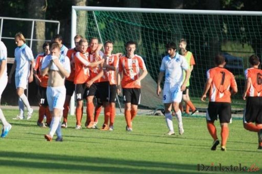 Futbols: neizšķirts ļauj atgriezties piektajā vietā
