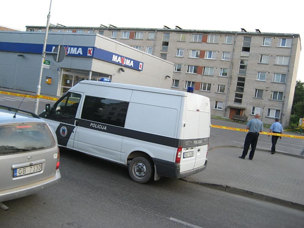 Uz pusotru stundu paralizē “Maxima” veikalu darbu