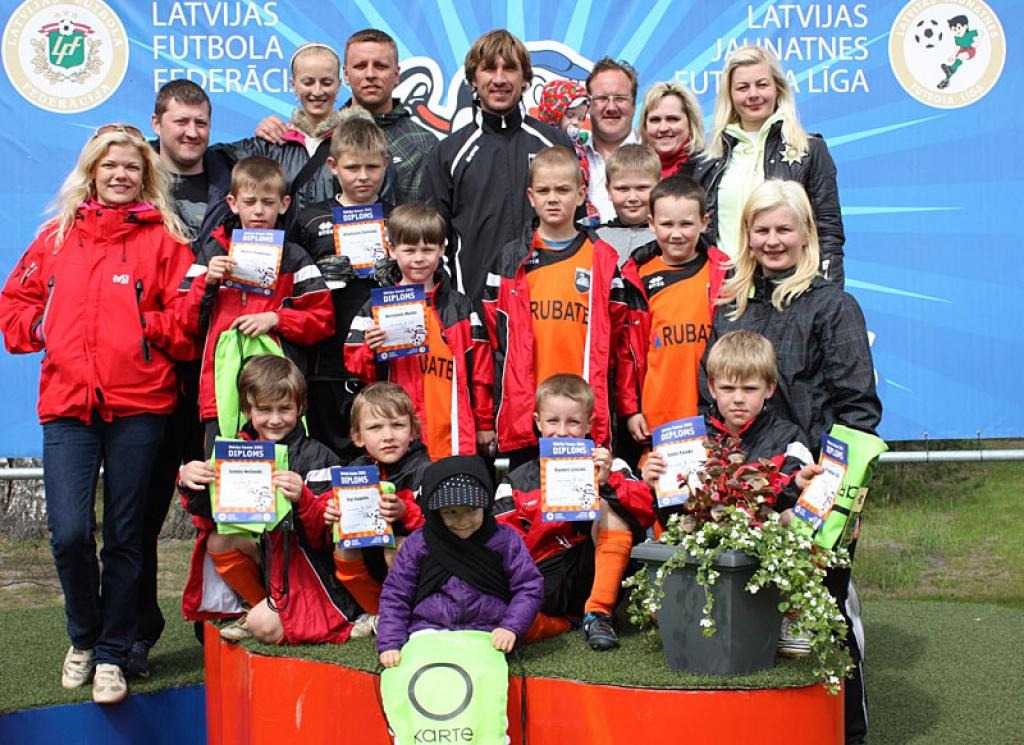 Futbols: mazie gulbenieši savā meistarībā neatpaliek no Latvijas vadošajām komandām