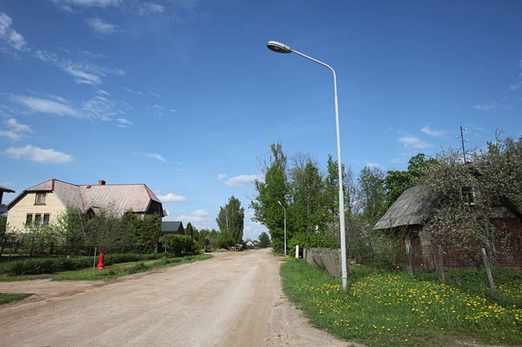 Kāpēc gaišā laikā deg ielu apgaismojums?