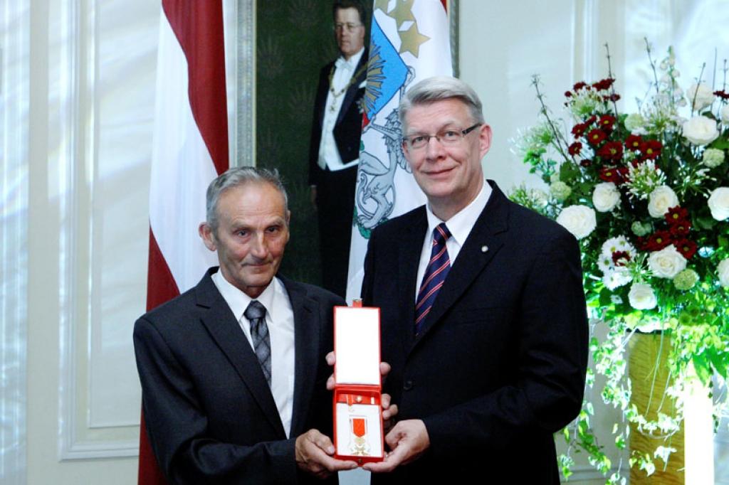 Piešķir augstus apbalvojumus