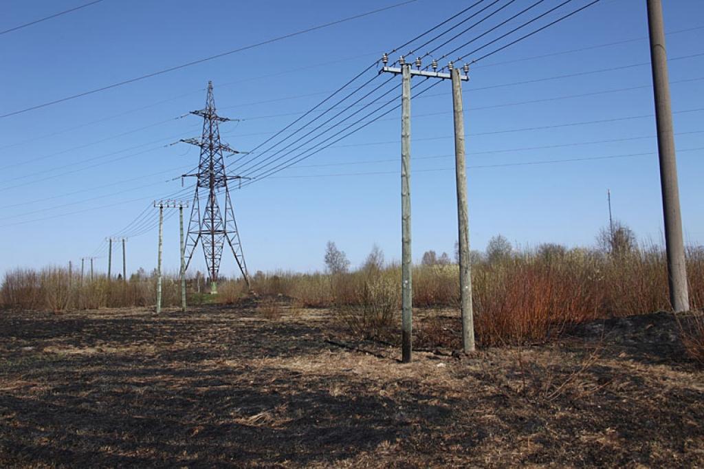 Kūlas dedzinātāju dēļ pirmdien bija traucēta elektrības padeve Gulbenē