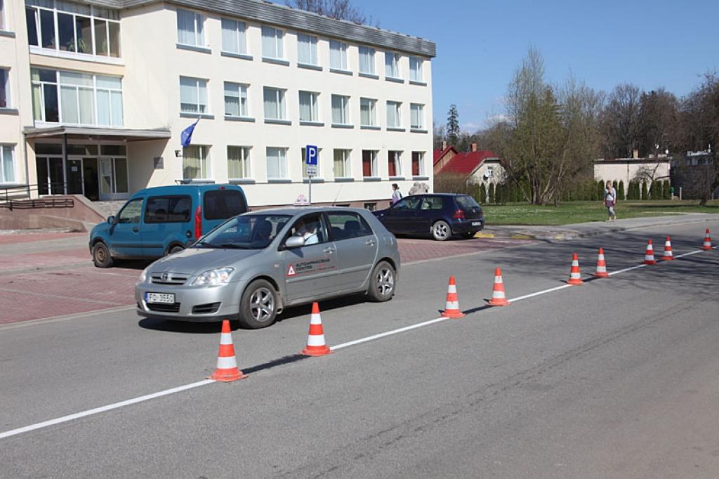 Autovadītāji pie bibliotēkas atkal varēs piebraukt, nepārkāpjot ceļu satiksmes noteikumus