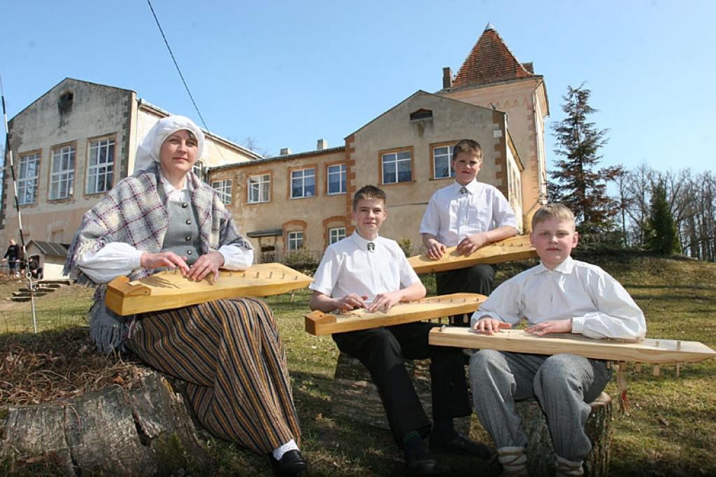Kokles ieskandinās Otrajās Lieldienās 