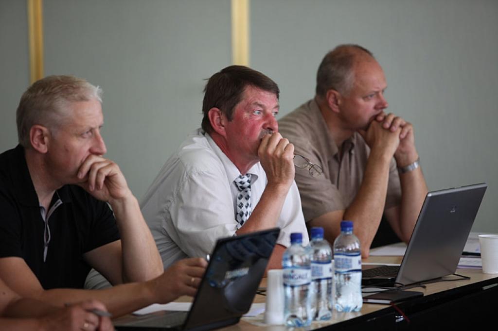 Vēlas nolikt deputāta mandātu