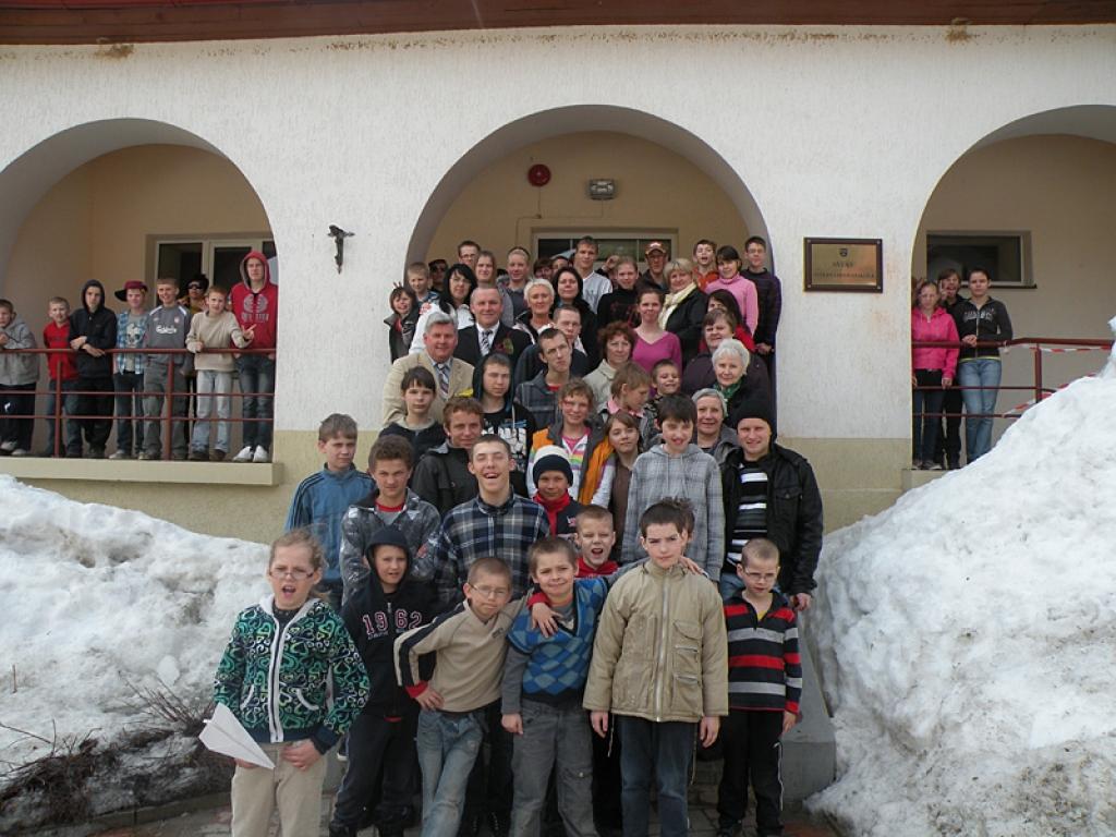 Sveķu skola maina nosaukumu