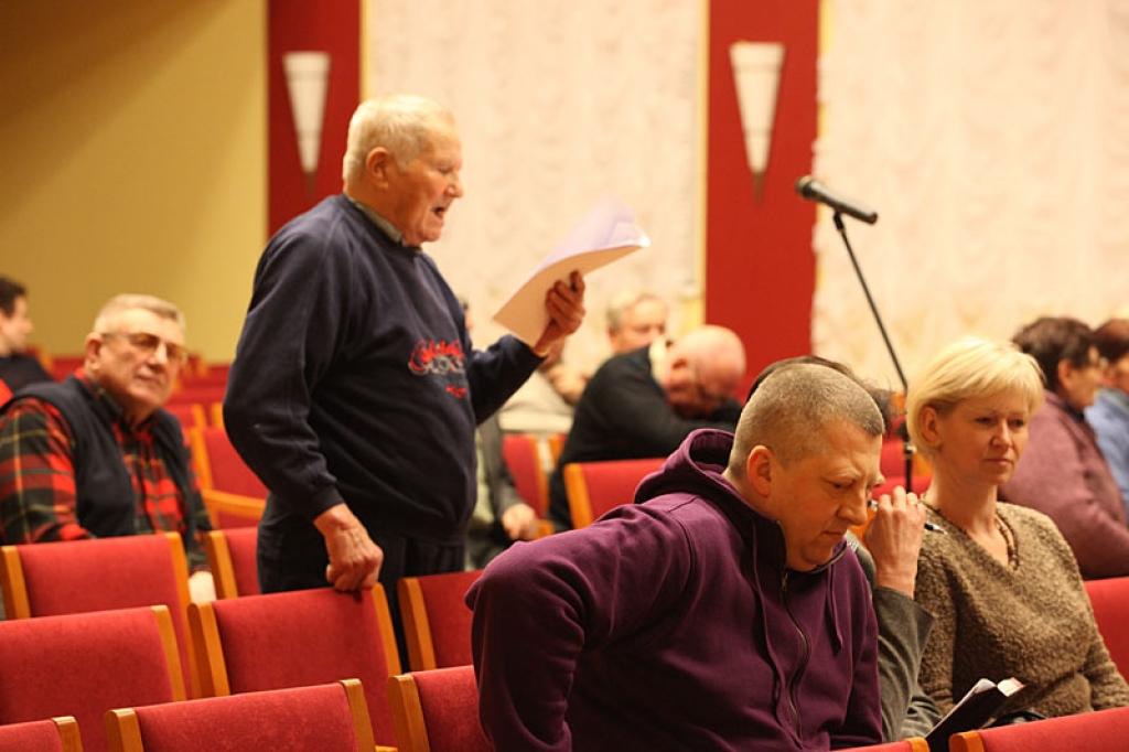 Tiekas ar iedzīvotājiem
