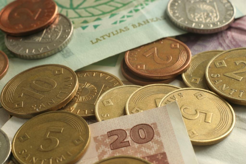 Sūdzas par aizkavētu algu un nelikumīgu atlaišanu