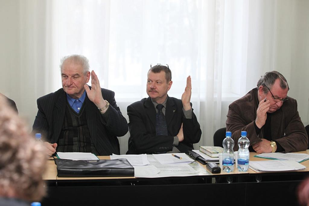 Jāizvēlas, ielas, vai ģimnāzijas piebūve?