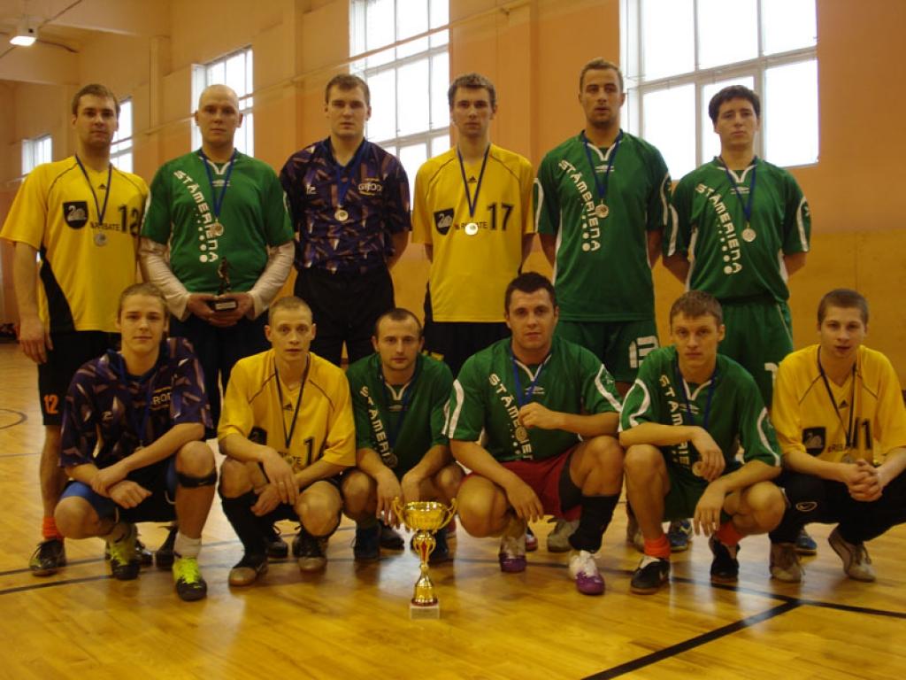 Telpu futbols: sudraba godalgas saņem FB "Gulbene 2005" komanda