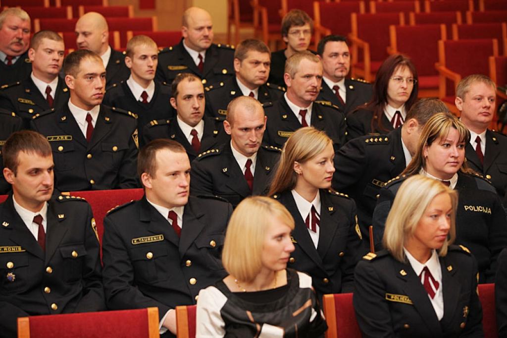 Policisti svin profesionālos svētkus