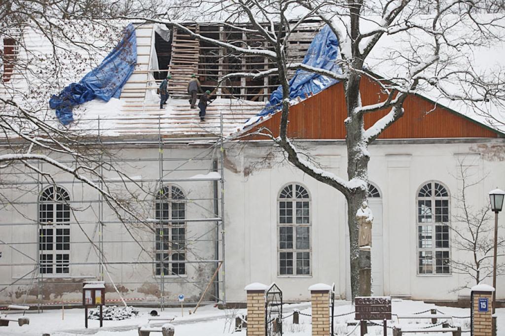 Atjauno Gulbenes luterāņu baznīcas jumtu