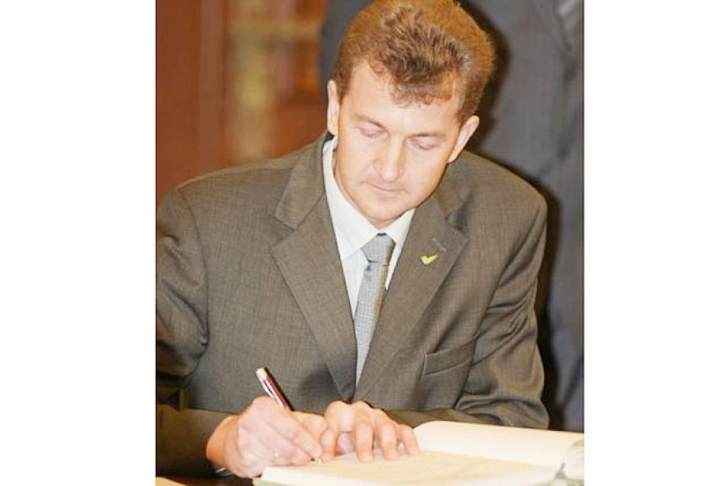 Andi Caunīti apstiprina par 10.Saeimas deputātu uz laiku