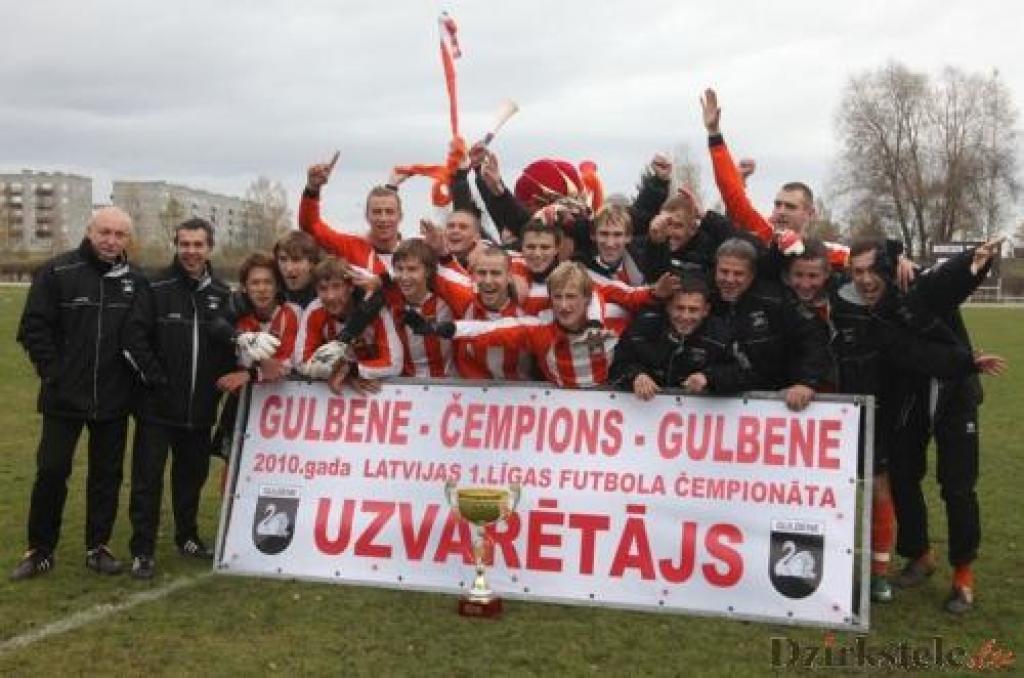 Gulbenieši "Spartaku" pieveic ar 5:0, saņem Latvijas 1.futbola līgas čempionu kausu