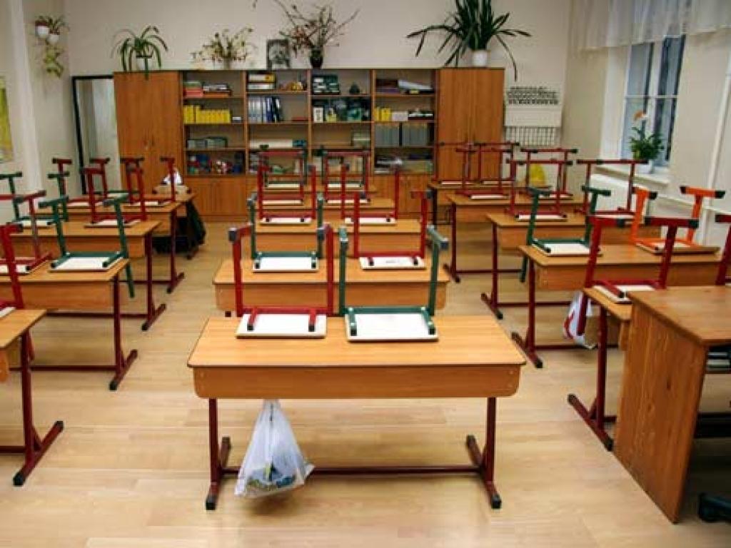 Sadala naudu skolotāju algām
