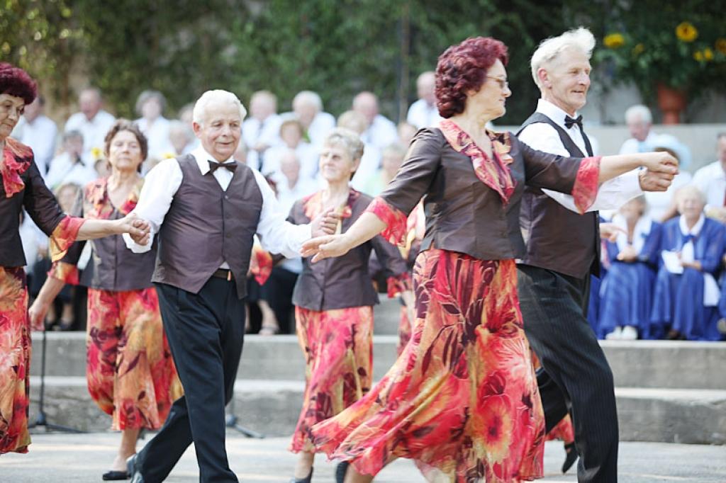 Seniori svētkus svin Jaungulbenē