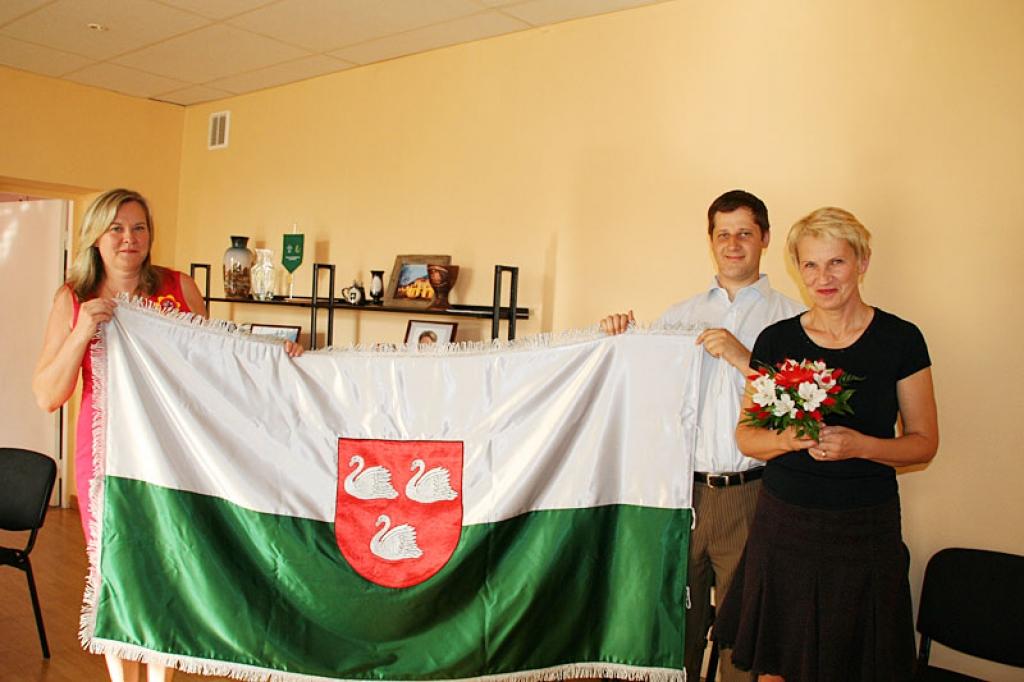 Novada karogs gaida iesvētīšanu