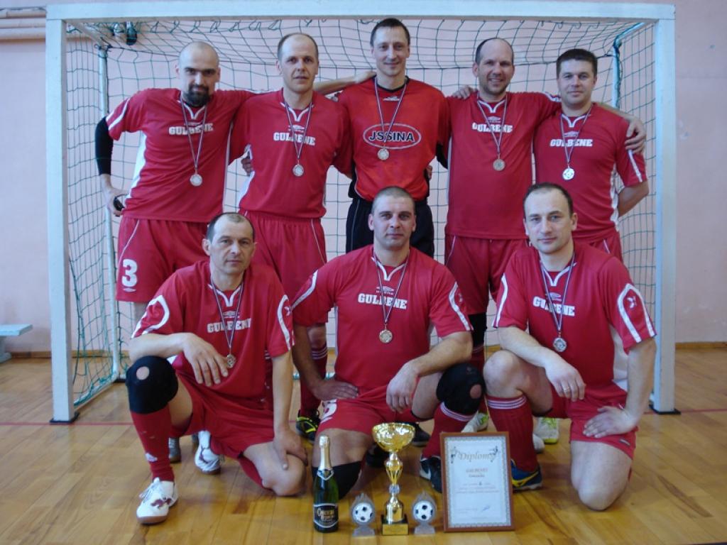 Telpu futbols: veterānu čempionātā mūsējiem - sudrabs