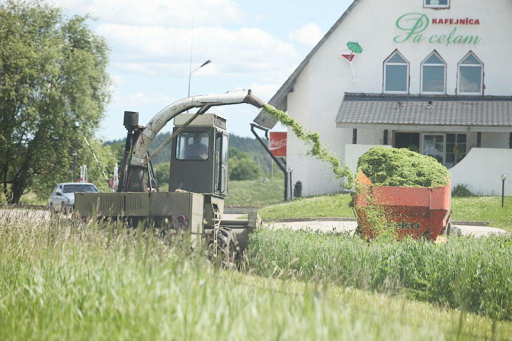 Zemnieki steidz gatavot lopbarību
