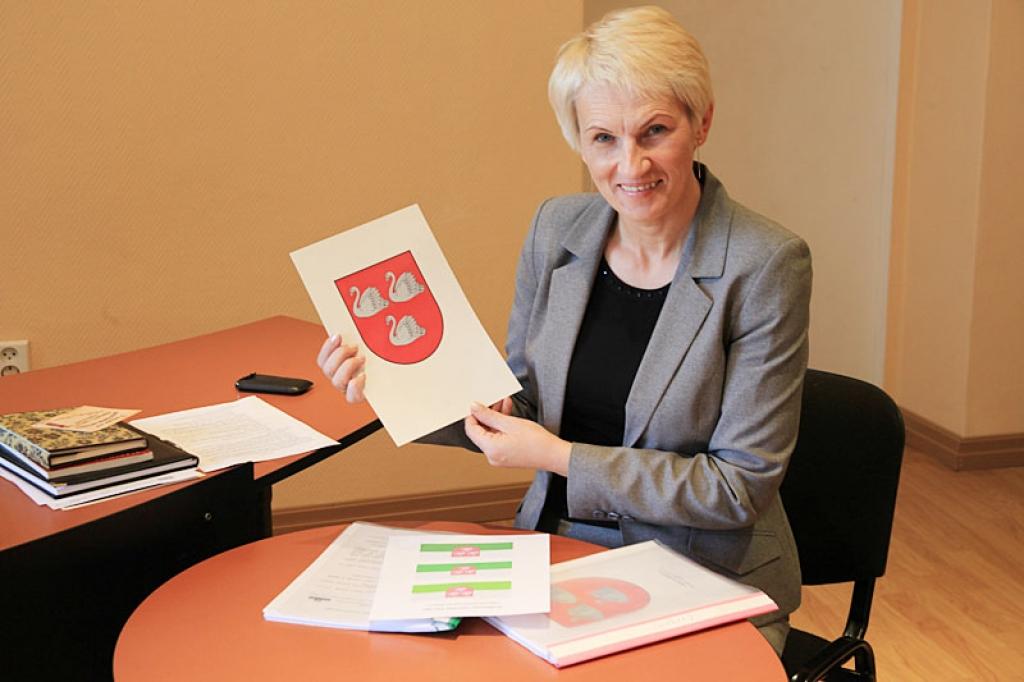 Novadam ir savs ģerbonis un karogs