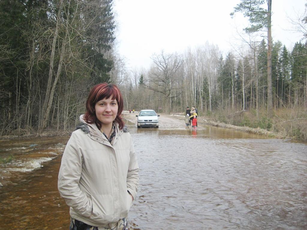 LASĪTĀJA FOTO: Plūdi uz ceļa Gulbene - Rēzekne. 5.04.10 