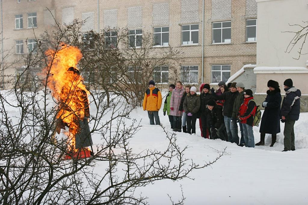 Skolā svin Masļeņicu