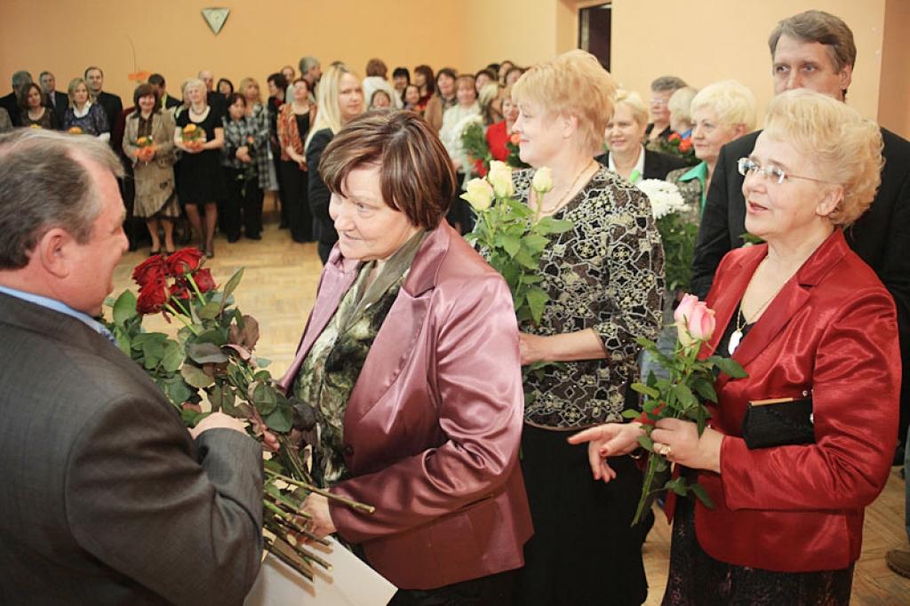 Jubilāru izsauc tikties ar iedzīvotājiem (ir video)