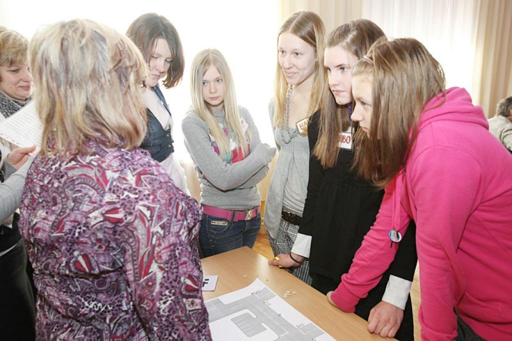 Piedalās konkursa pusfinālā
