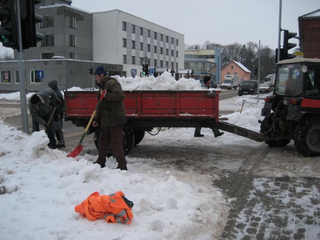 Ielu krustojumus atbrīvo no kupenām