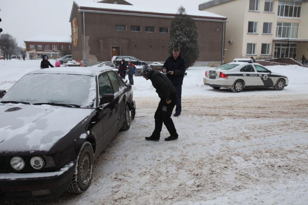 Jāievēro ceļu satiksmes noteikumi
