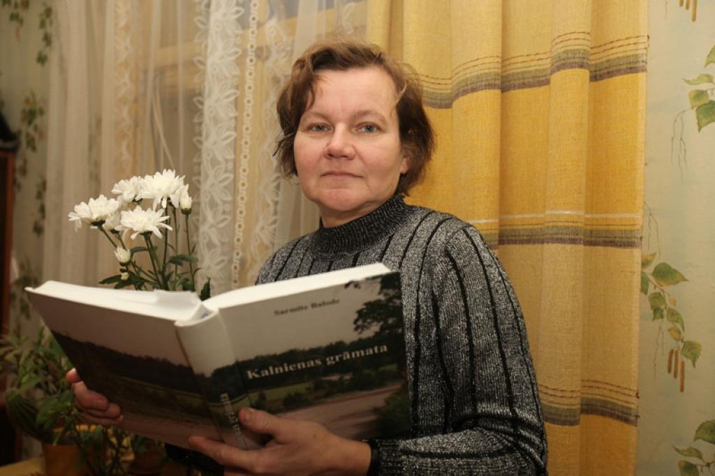 Saņem profesores balvu