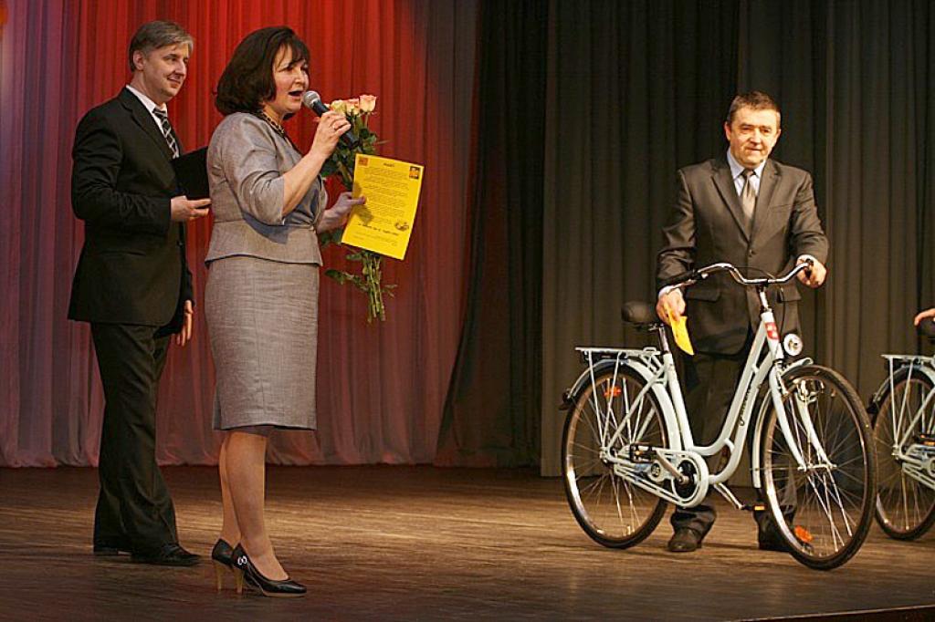 Gulbene svin 85.dzimšanas dienu 