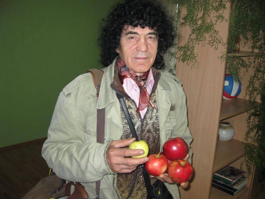 Lepojas ar savu ābolu šķirni