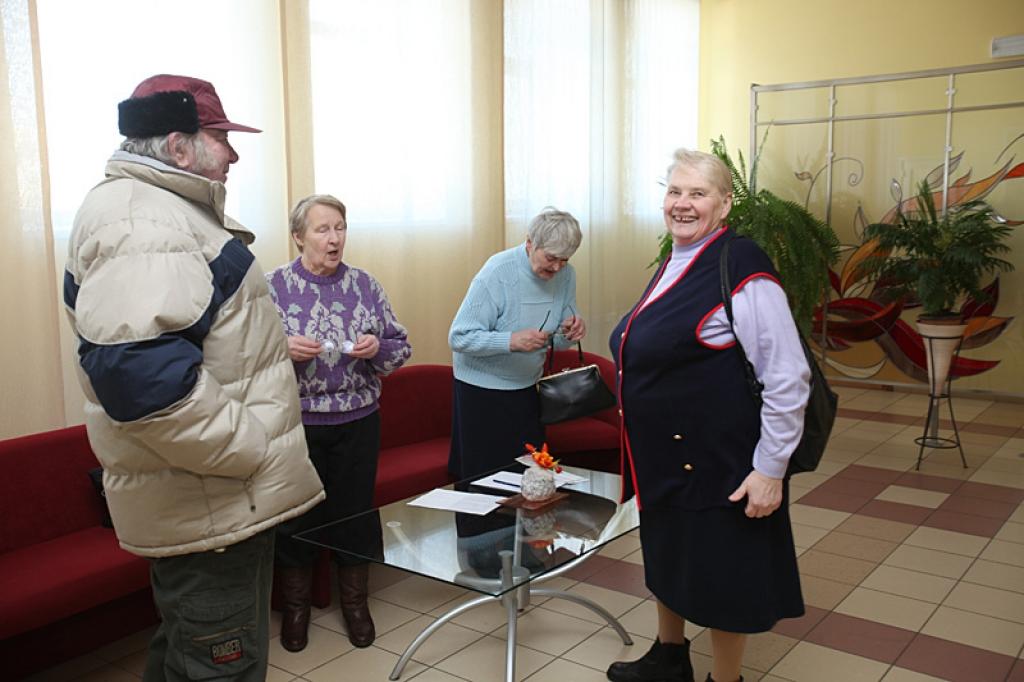 Pensionāri vāc parakstus