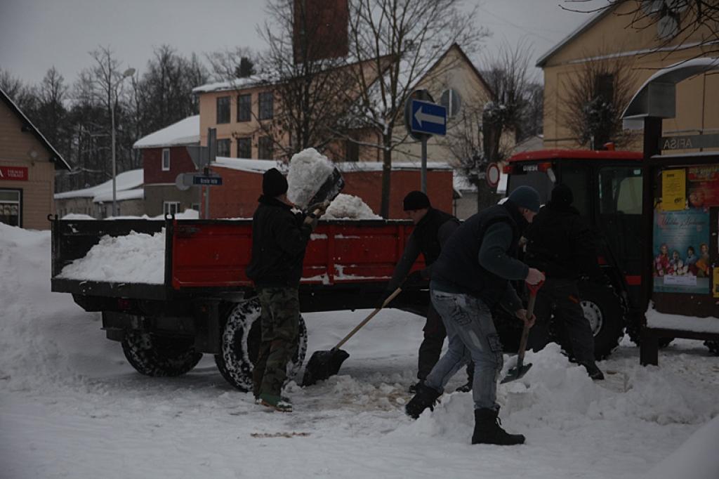 Pilsētas dome uzņēmējiem par sniega izvešanu cer atmaksāt