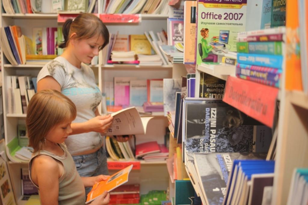 Skolēniem darba burtnīcas ir dārgas