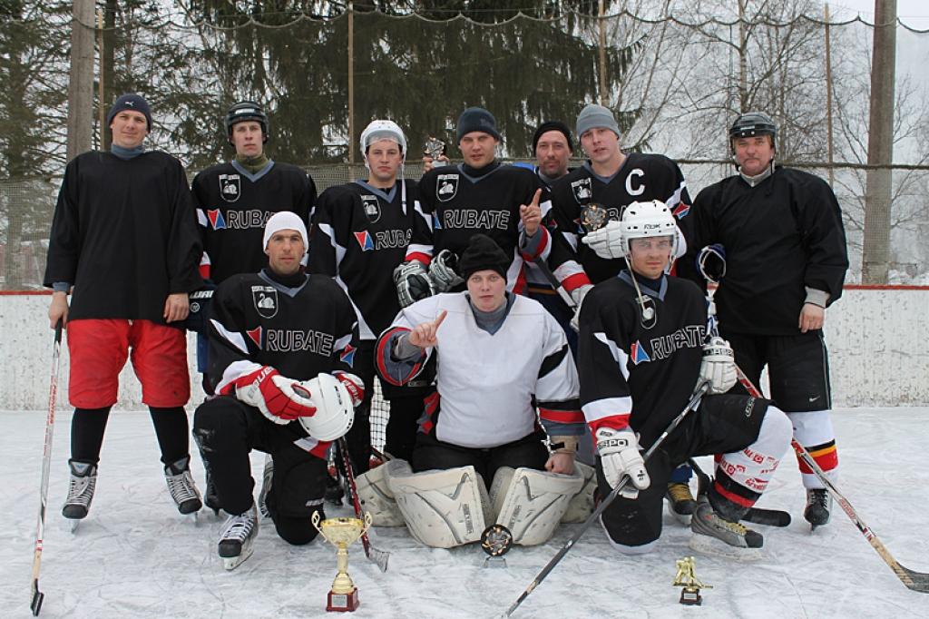 Hokejs: pilsētas atklātajā čempionātā uzvar HK "Gulbene 13"