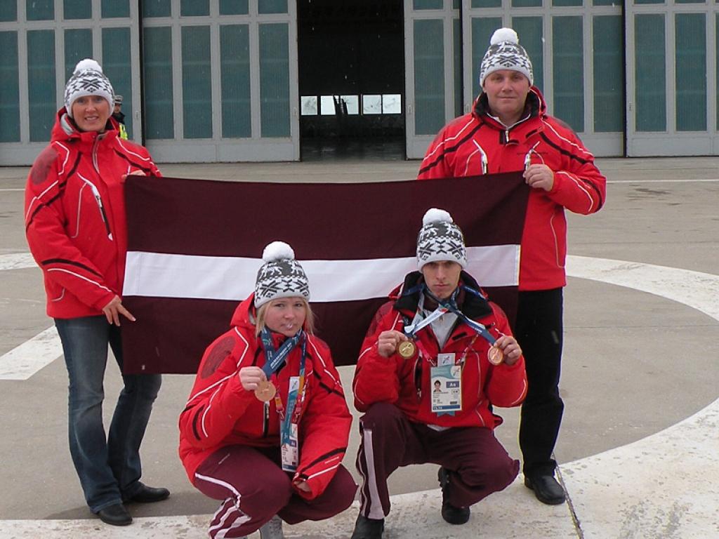 Slēpošana: no Pasaules Speciālās Ziemas Olimpiādes atgriežas ar medaļām