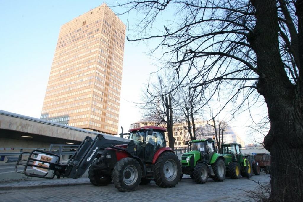 Solītie miljoni – “ielāps uz caurām biksēm”