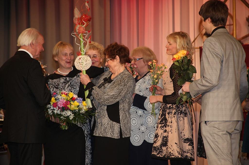 Gulbenes kultūras centra tautas deju kopa “Ratiņš” svin 25 gadu jubileju