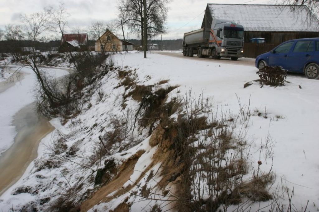 Lejasciemieši raizējas par ceļa iebrukšanu