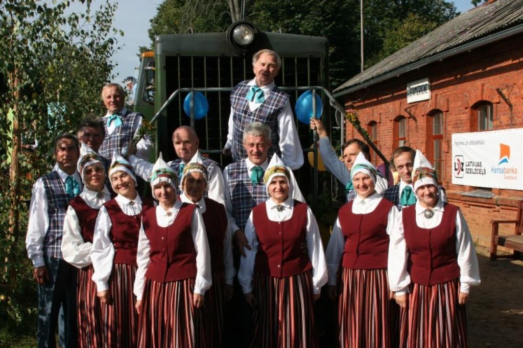 Darba sezonu atkāj dažādi mākslinieciskās pašdarbības kolektīvi