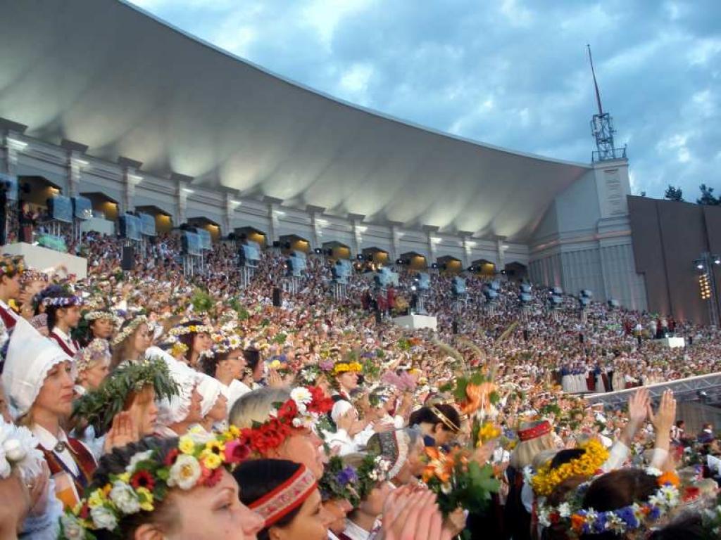 Svētku dalībniekus vieno pozitīvas emocijas