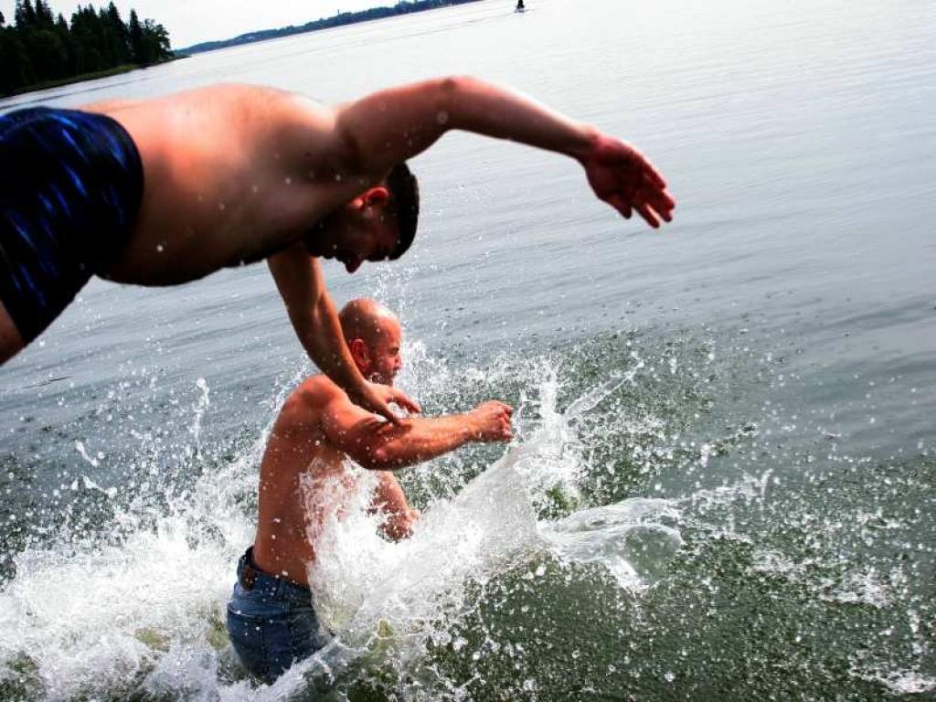 Rajonā ir peldēšanai piemēroti ūdeņi