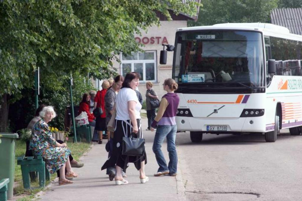 Daudzbērnu ģimenes no 1.septembra sabiedriskajā transportā saņems lielākas atlaides