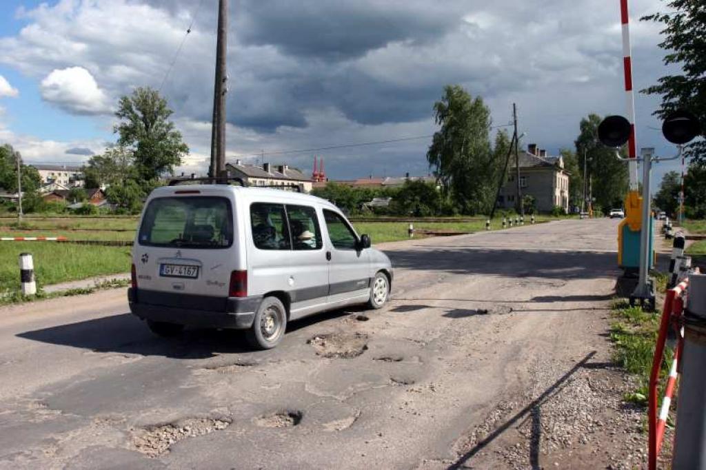 Sāks remontēt dzelzceļa pārbrauktuvi Rīgas ielā