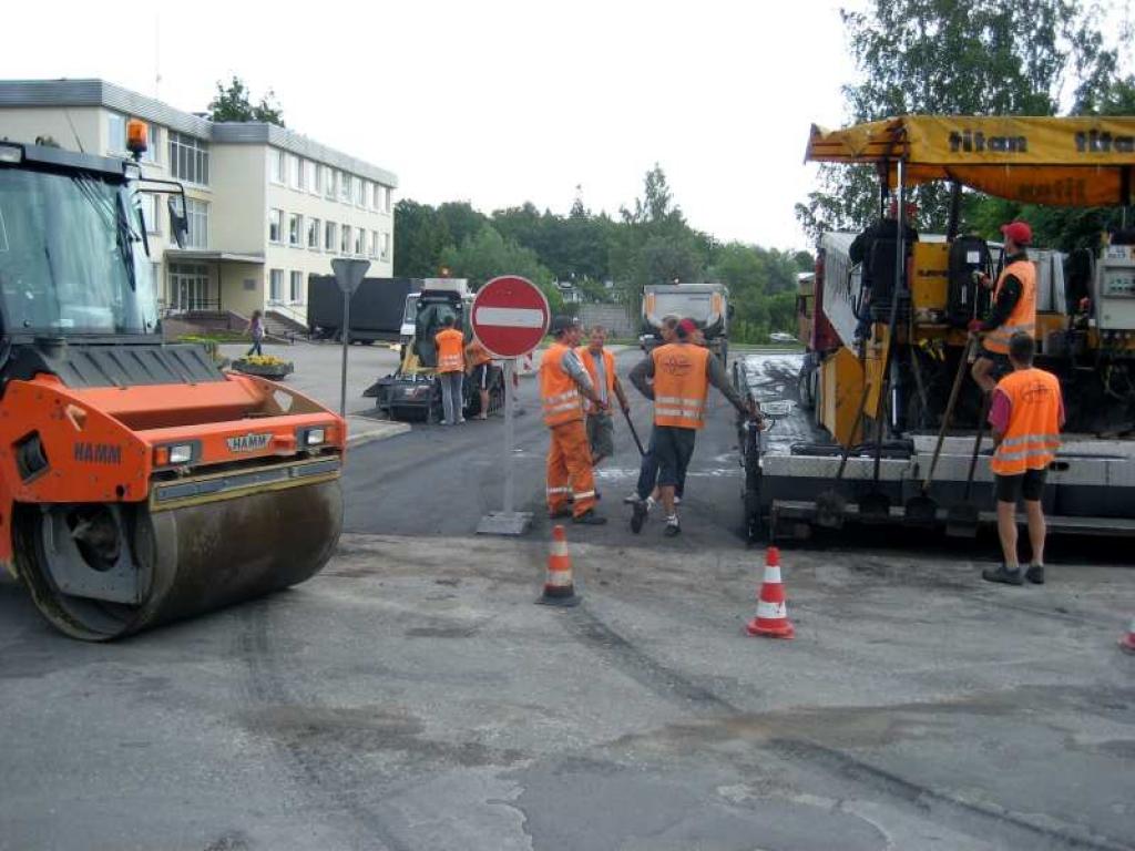 Asfaltē Skolas ielas posmu Gulbenē